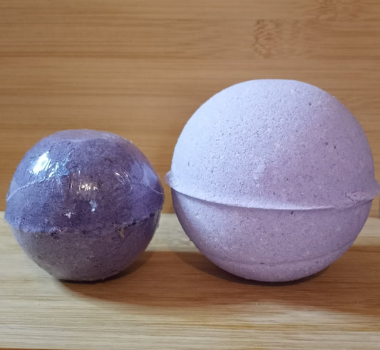 Lavender Kisses Bath Bomb